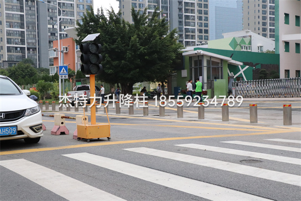 杰特力-公路隔离防撞升降柱