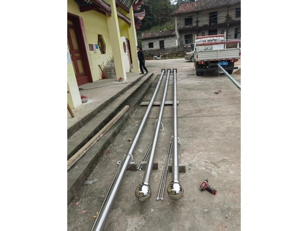 手动旗杆13米一根，12米两根，抚州市宜黄县秀源村汉帝庙